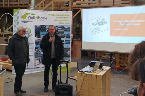 inauguration de l'instalaltion photovoltaique sur le toit de l'association PASSIFLORE &agrave; Tullins